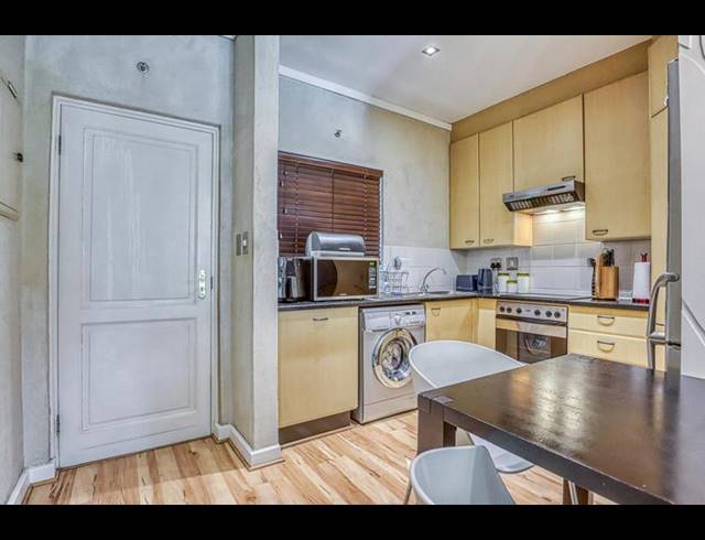 2 BEDROOM TOWNHOUSE FOR SALE IN MELROSE NORTH